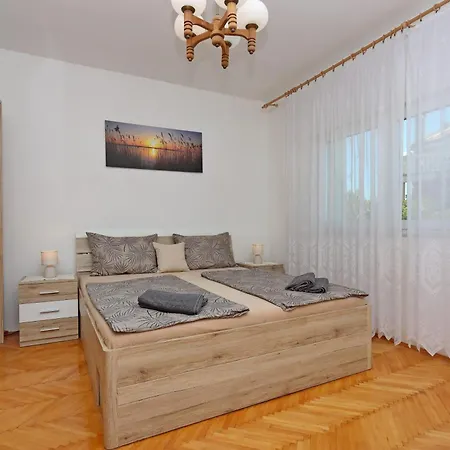 With Parking Space - 25943 Crikvenica